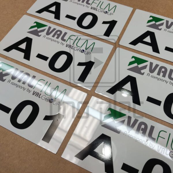 Placas e Etiquetas para Ruas, Docas e Porta Pallets em Logística de Armazem