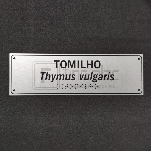 Placa em Braille com acessibilidade