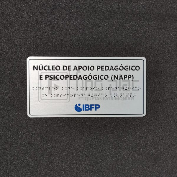 Placa em Braille com acessibilidade