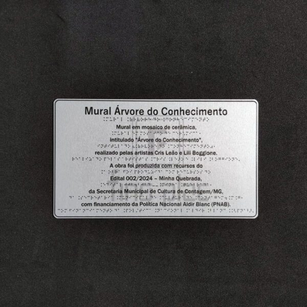 Placa em Braille com acessibilidade