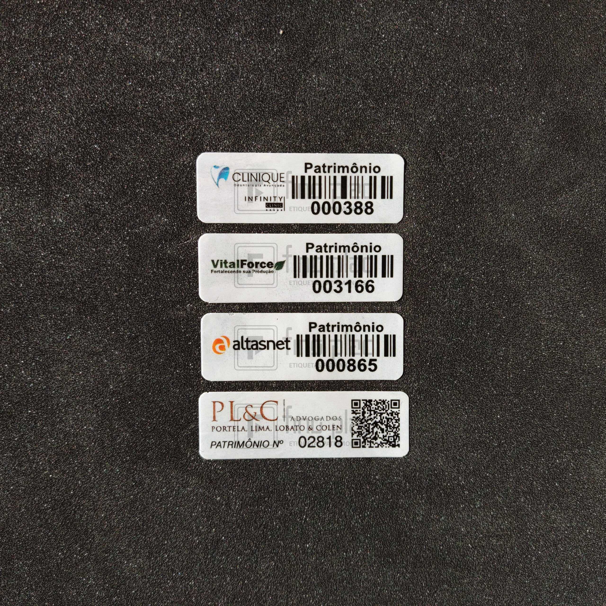 A etiqueta void é um adesivo lacre de segurança contra fraudes e acessos indevidos, garantindo segurança, rastreabilidade e controle